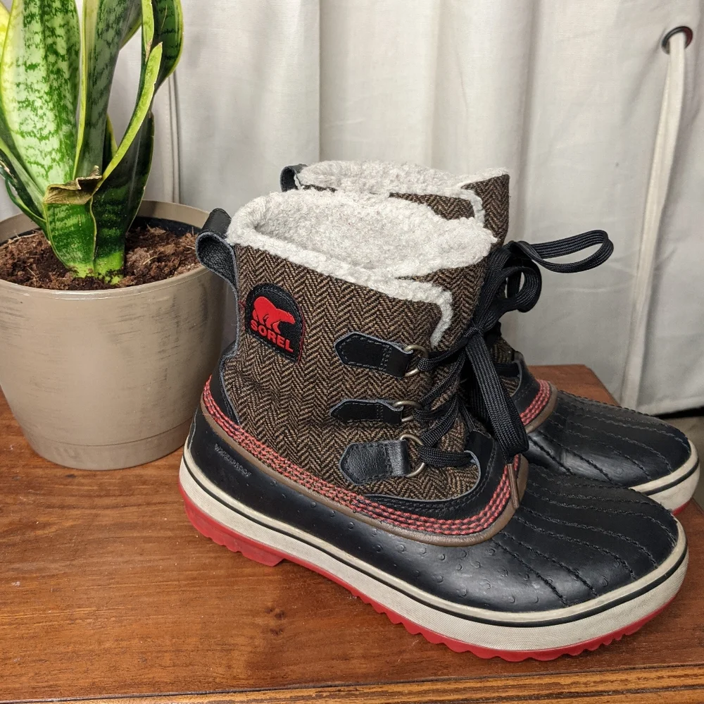Sorel Tivoli brown black waterproof winter boots Size 6.5